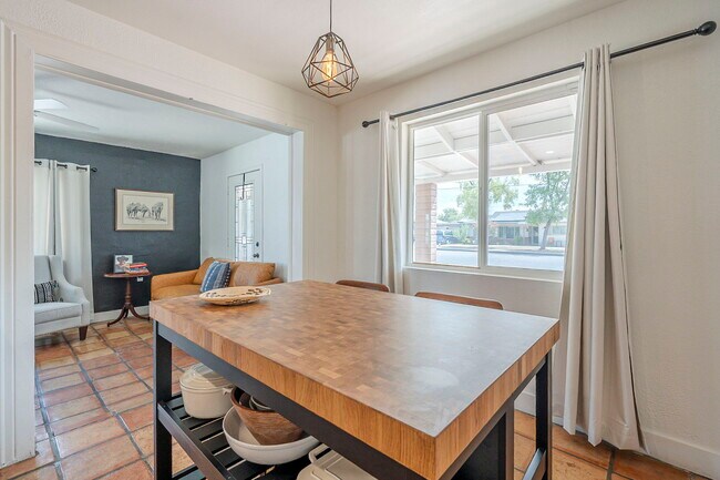 Building Photo - 7214 N 21st Ave