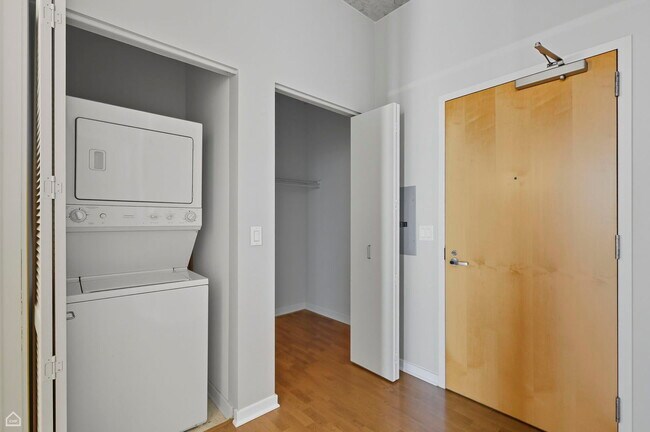 Building Photo - 700 N Larrabee St