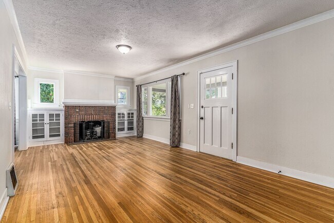 Building Photo - Charming 5-Bedroom South Hill Home Near Manito Park - NEW PRICE