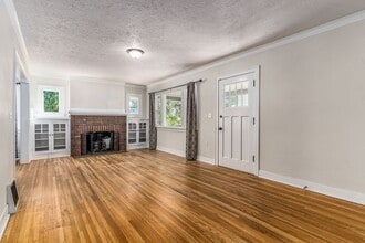 Building Photo - Charming 5-Bedroom South Hill Home Near Manito Par