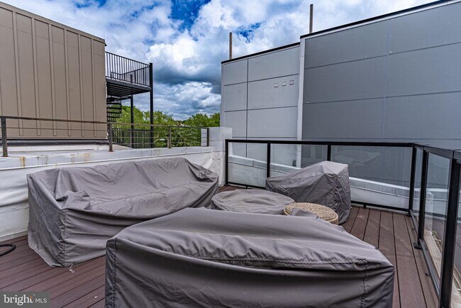 Building Photo - 2003 1st St NW