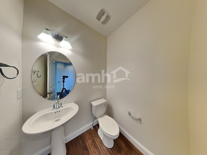 Building Photo - 12939 Ventana St