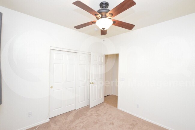 Building Photo - 3105 E Vallejo Dr
