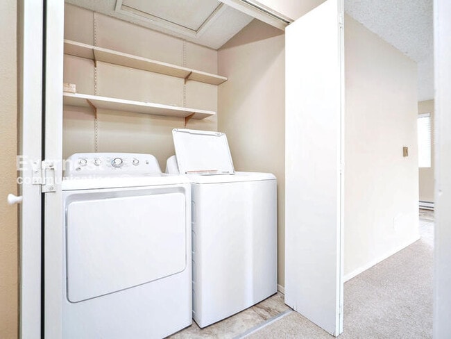 Building Photo - 301 E 2nd St