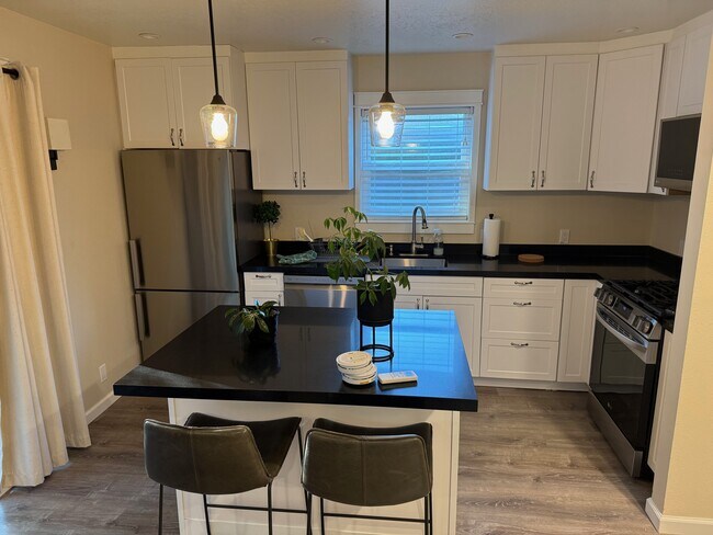 Building Photo - 779 Hamilton Dr