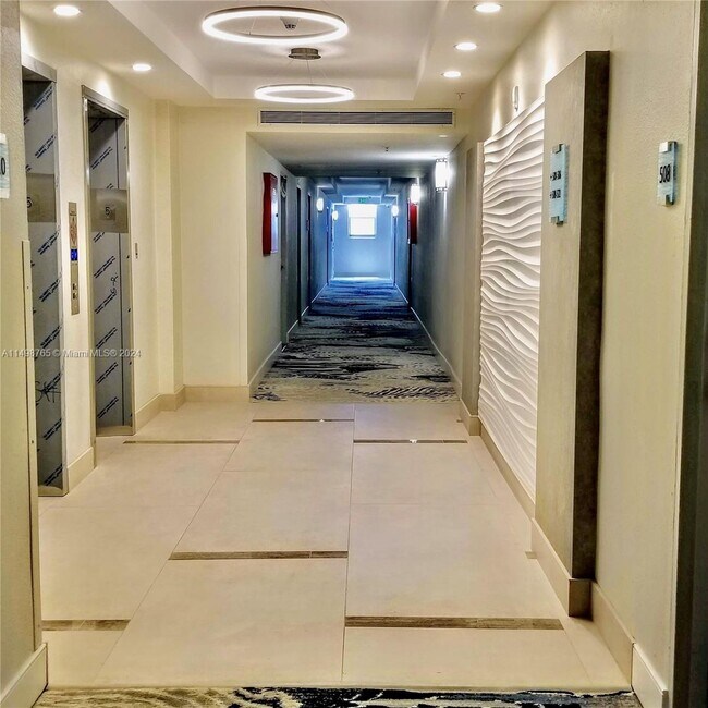 Building Photo - 3000 S Ocean Dr