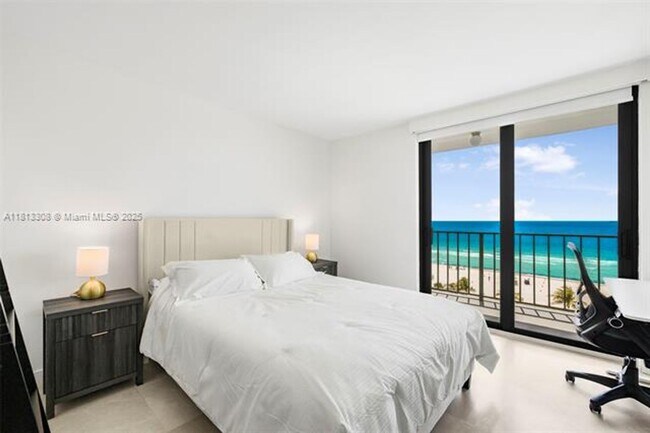 Building Photo - 2625 Collins Ave