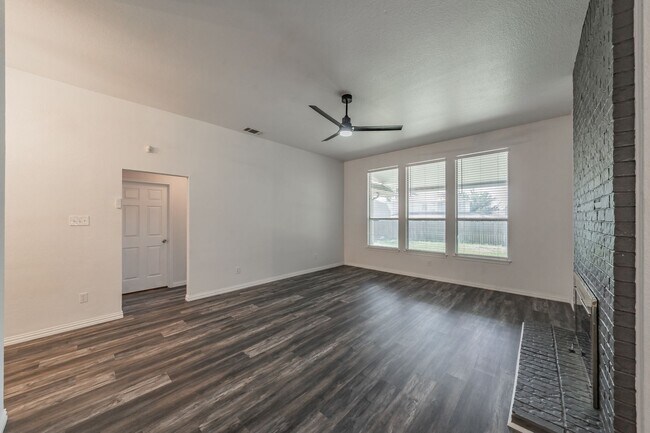 Building Photo - 1214 Hardisty Dr