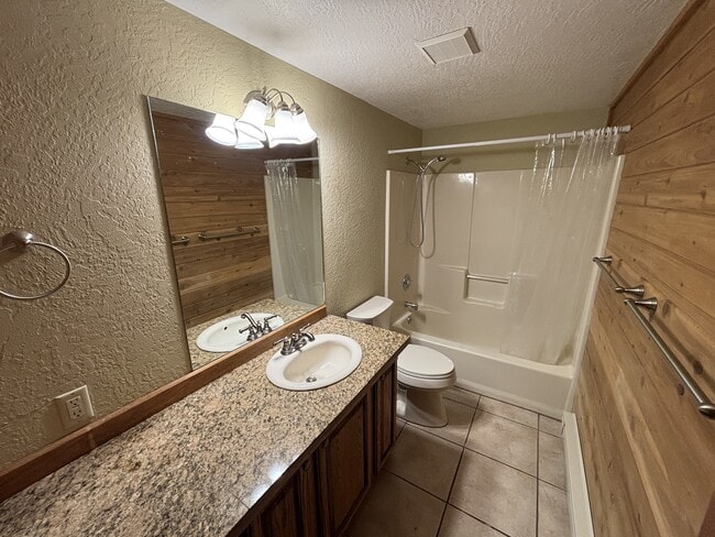 Building Photo - 1655 W Big Trail Dr