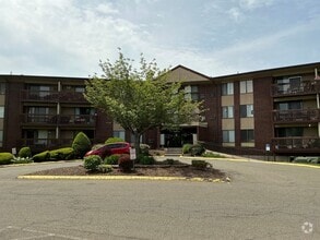 Building Photo - Heat & Hot Water Included 1st Floor Condom...