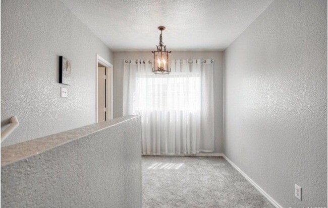 Building Photo - 3 Bed  1/2  Bath  with Large Yard