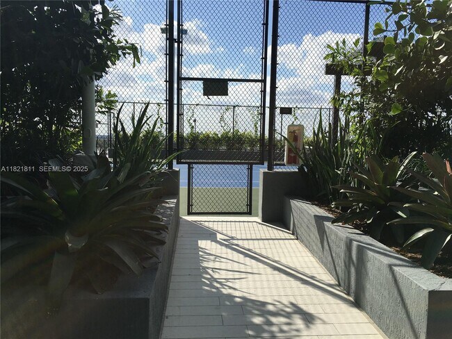 Building Photo - 121 NE 34th St