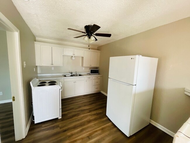 Building Photo - 312 1-304 1/2 S Avenue G