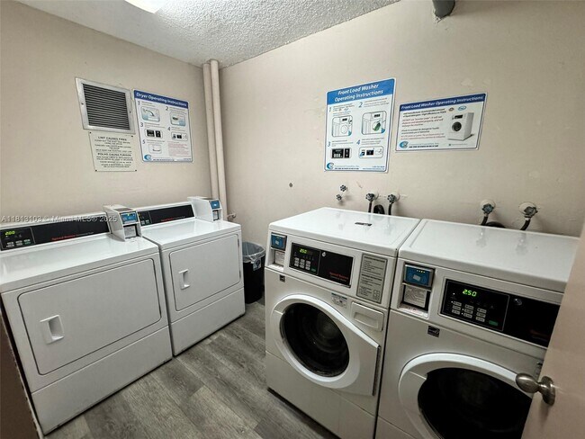 Building Photo - 1300 NE Miami Gardens Dr