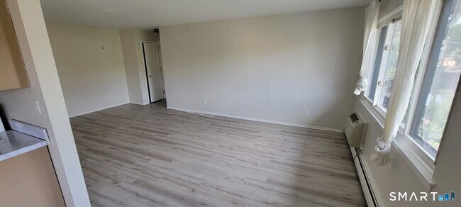 Building Photo - 154 Cold Spring Rd