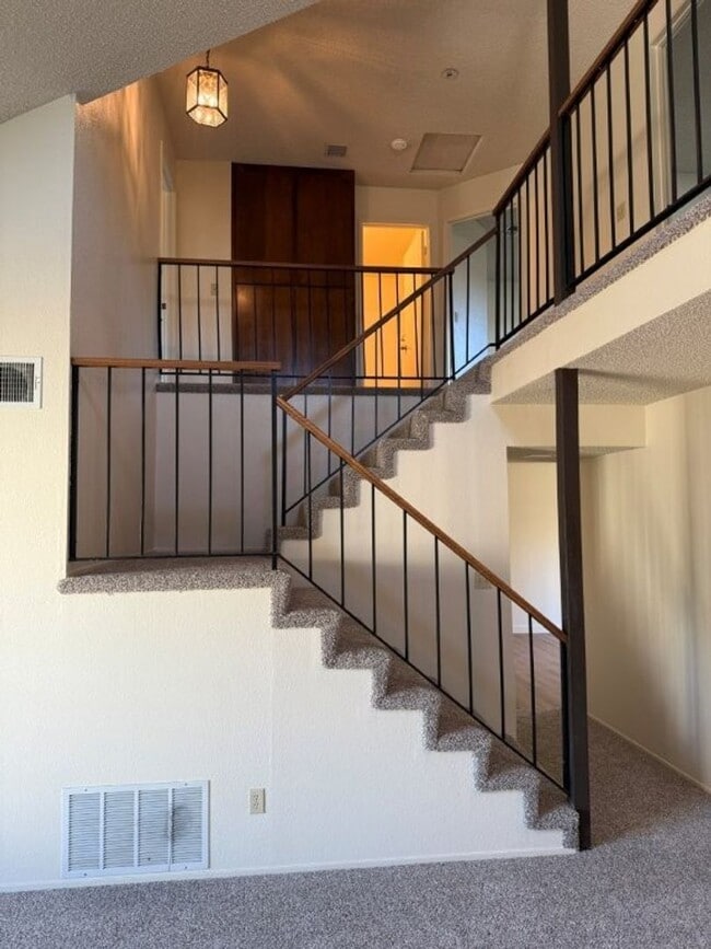 Building Photo - Updated 4 Bedroom 2.5 Bath Vacaville *Star...