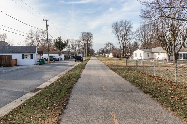 Building Photo - 4942 W 11th St