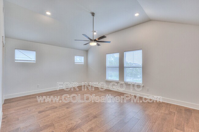 Building Photo - 253 Riverside Dr