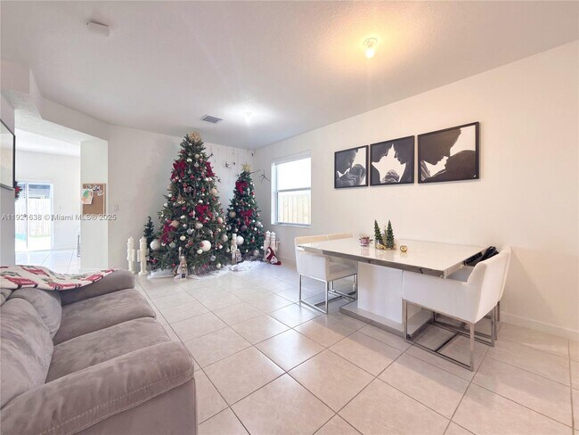 Building Photo - 2636 SE 13th Ct