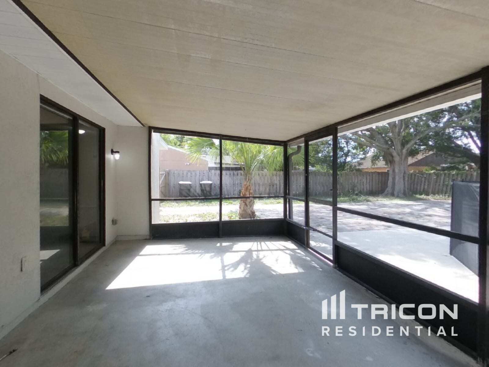 Building Photo - 305 Minneola Dr
