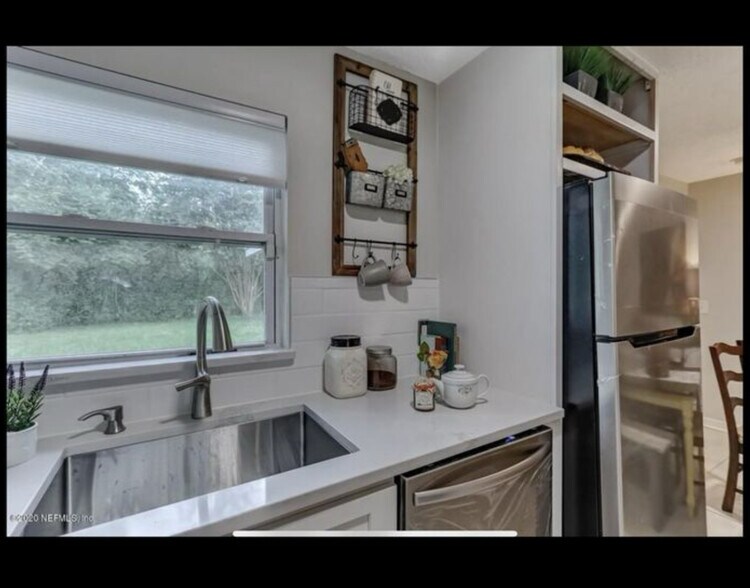 Building Photo - 4261 Key Largo Dr