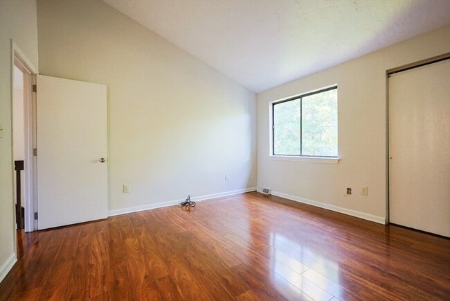 Building Photo - 63 Trailside Way