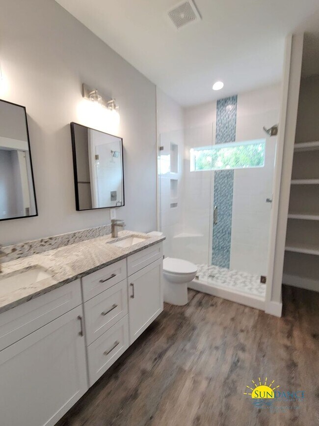 Building Photo - Stunning 3 Bedroom Home in SRB!