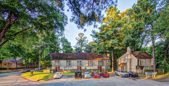 Building Photo - Pinewood Manor