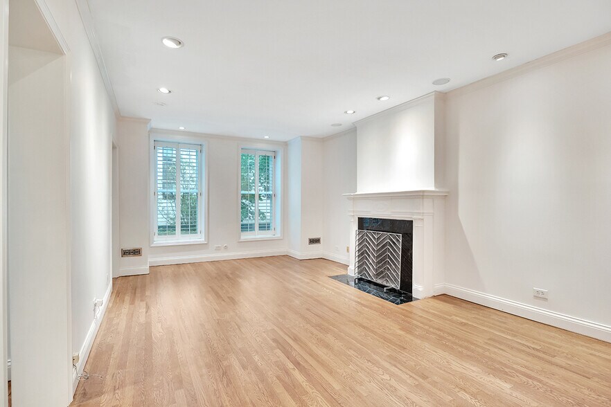 Building Photo - 1228 N Dearborn St