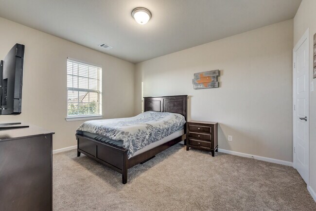 Building Photo - Welcome to your new 5 Bed-4 Bath home in t...