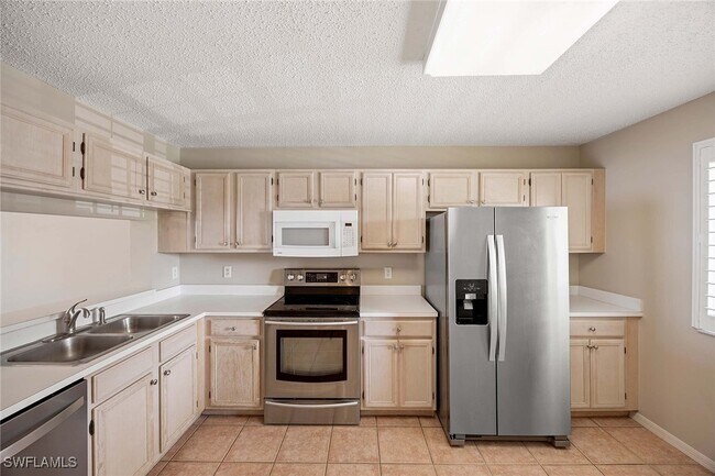 Building Photo - 7784 Emerald Cir