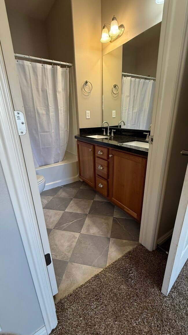 Building Photo - 1174 S. Meadow Fork #6