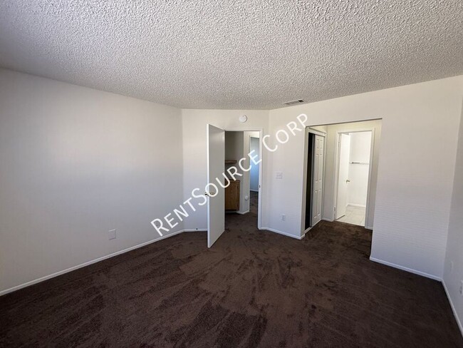 Building Photo - 1601 Cactus Dr