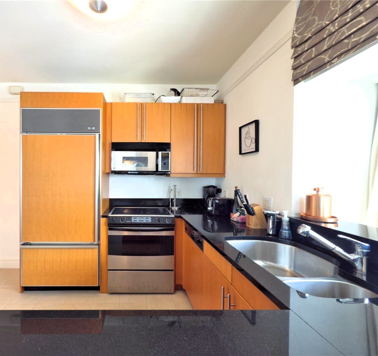 Building Photo - 1435 Brickell Ave