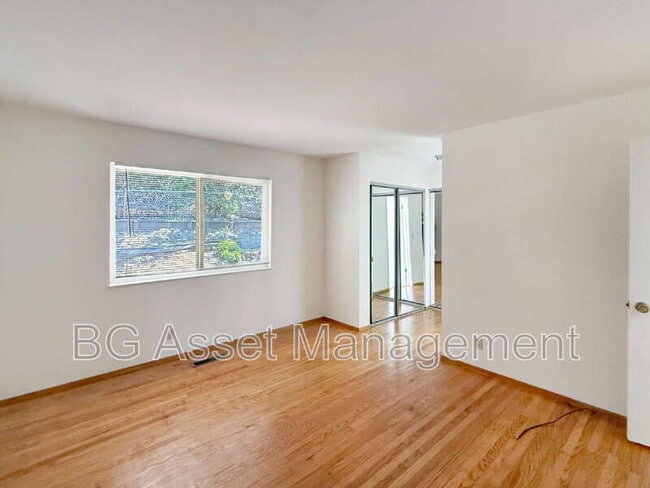 Building Photo - 2672 Doidge Ave