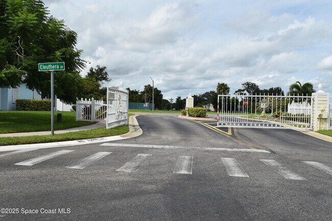 Building Photo - 1170 Eleuthera Dr NE