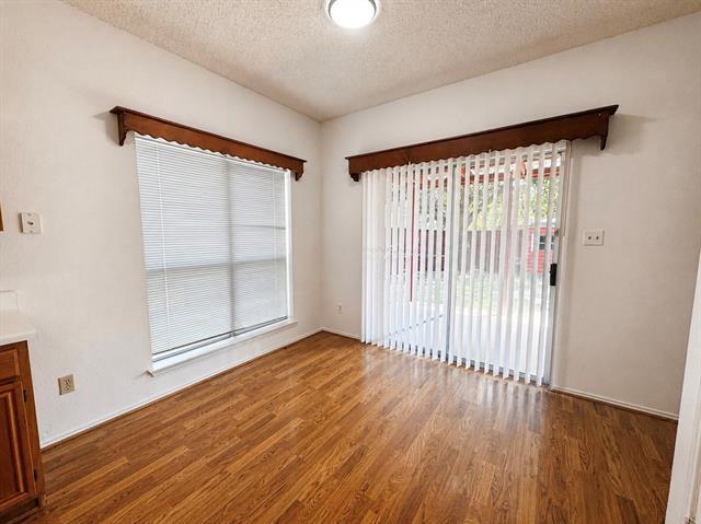 Building Photo - 824 Elm Falls Pl