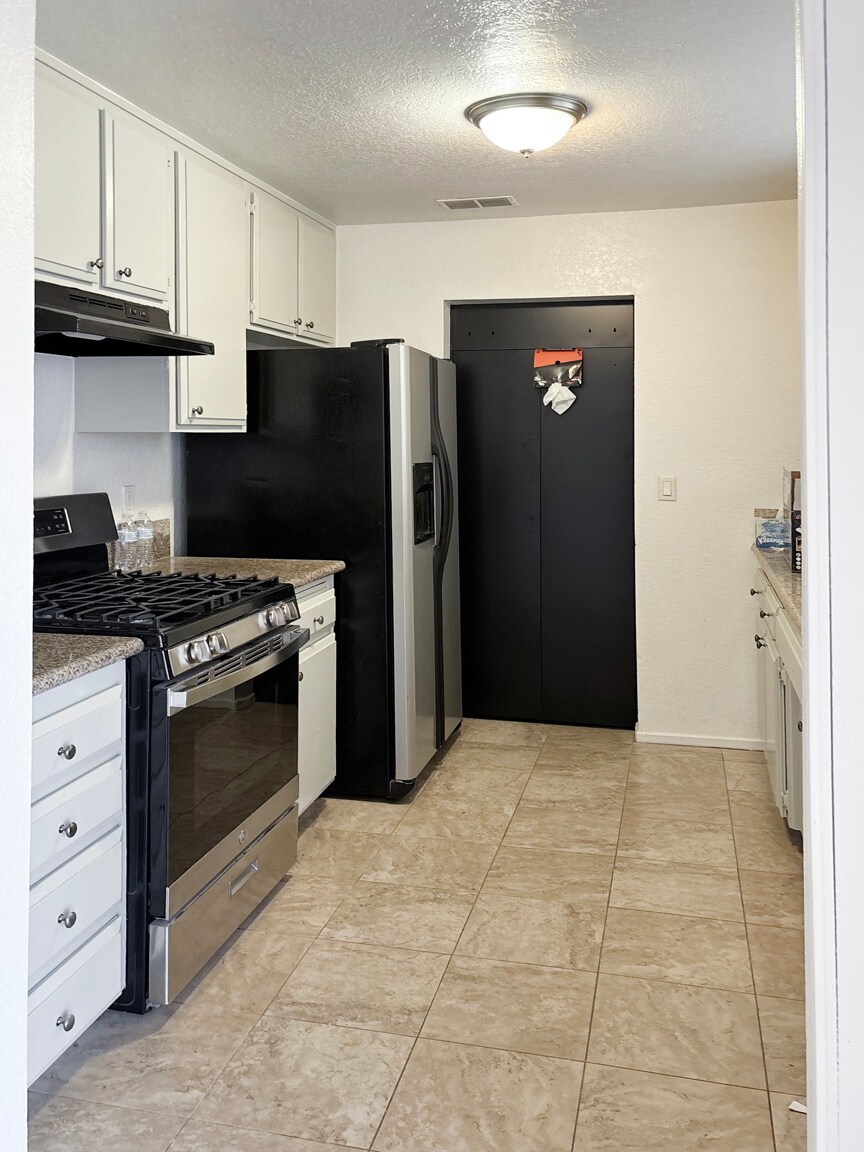 Building Photo - 4745 Karling Pl