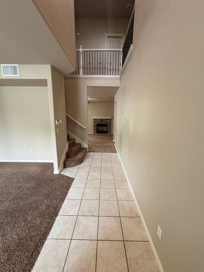 Building Photo - Spacious NW Visalia home Near Shopping Center Available Now!
