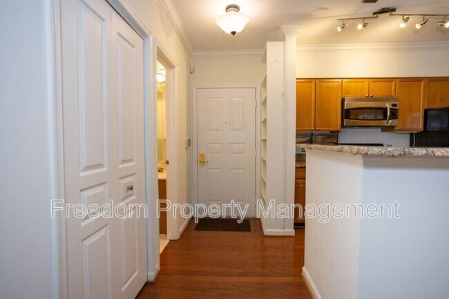 Building Photo - 2204 Westcourt Ln