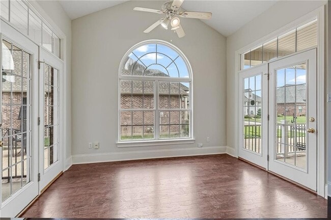 Building Photo - 304 Mistletoe Dr