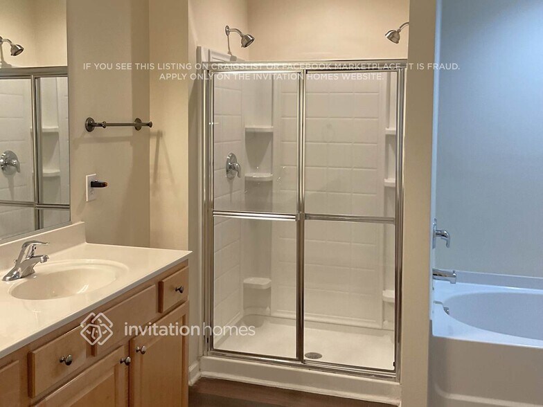 Building Photo - 1008 Chamberwell Ave