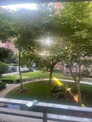 Building Photo - 575 Grand St