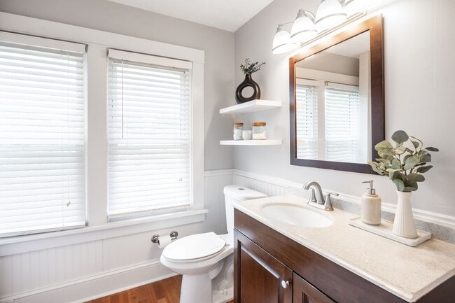 Building Photo - Quaint 2 Bedroom 1 Bath Home in Forest Hil...