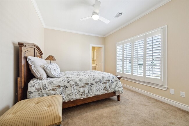 Building Photo - 190 Oak Pl