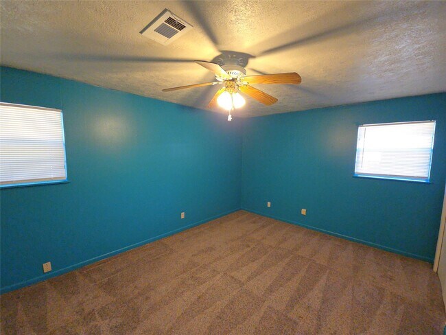 Building Photo - 1206 Crescent Blvd