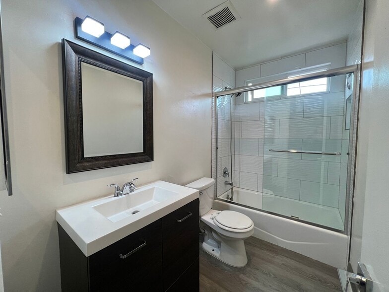 Building Photo - 3359 Mentone Ave