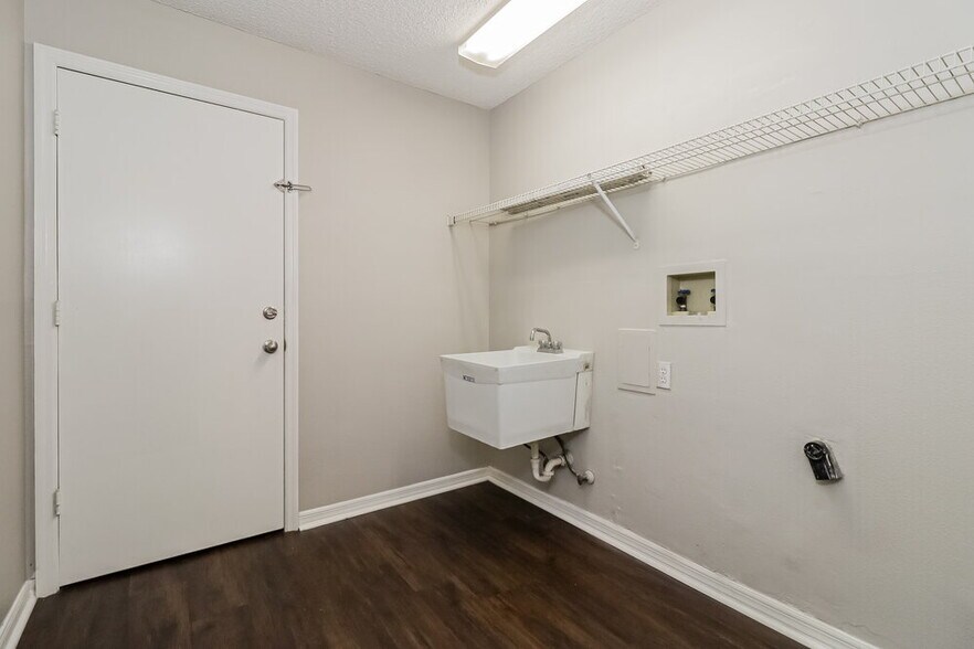 Building Photo - 4654 Murcross Ln