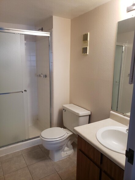 Building Photo - 13352 E Jewell Ave