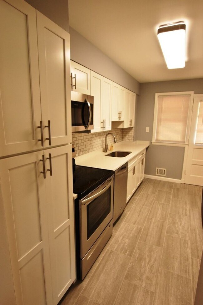 Building Photo - Awesome 4BR, 3BA Close In Bethesda Home With 2 Car Garage!!!